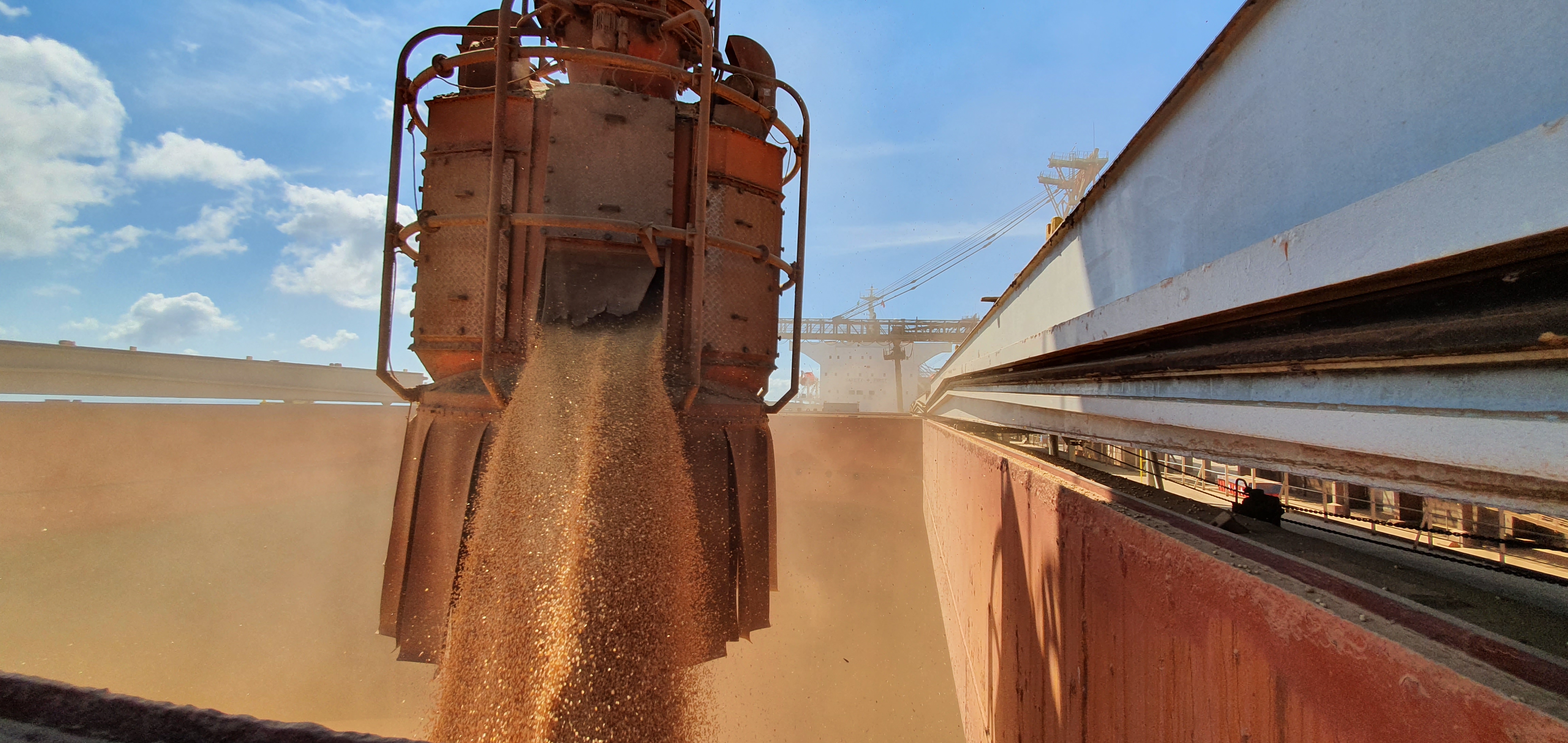 Quantidade embarcada pelo Corredor de Exportação do Porto de Paranaguá nos últimos oito meses já supera em 5,1%, o total exportado nos doze meses do ano passado. De janeiro a agosto de 2020, foram quase 11,15 milhões de toneladas exportadas do grão.