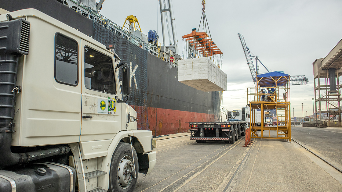 O movimento de janeiro a outubro é o equivalente a 92% do total movimentado em todo o ano passado. Com isso, o Paraná se prepara para ultrapassar o recorde histórico de 53 milhões de toneladas no ano, alcançado em 2019.