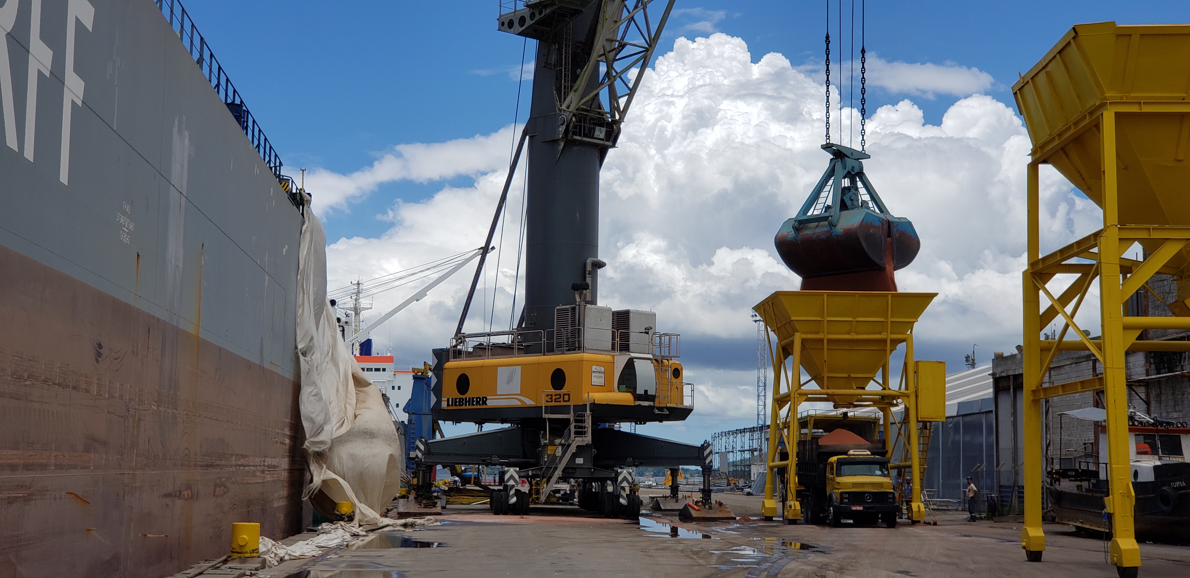 Com os dados do mês de novembro consolidados, os Portos do Paraná completam 53.561.238 toneladas movimentadas nos 11 meses de 2020. O volume é 9% maior que o alcançado no mesmo período de 2019 e 0,36% maior que o registrado durante todo o ano passado.