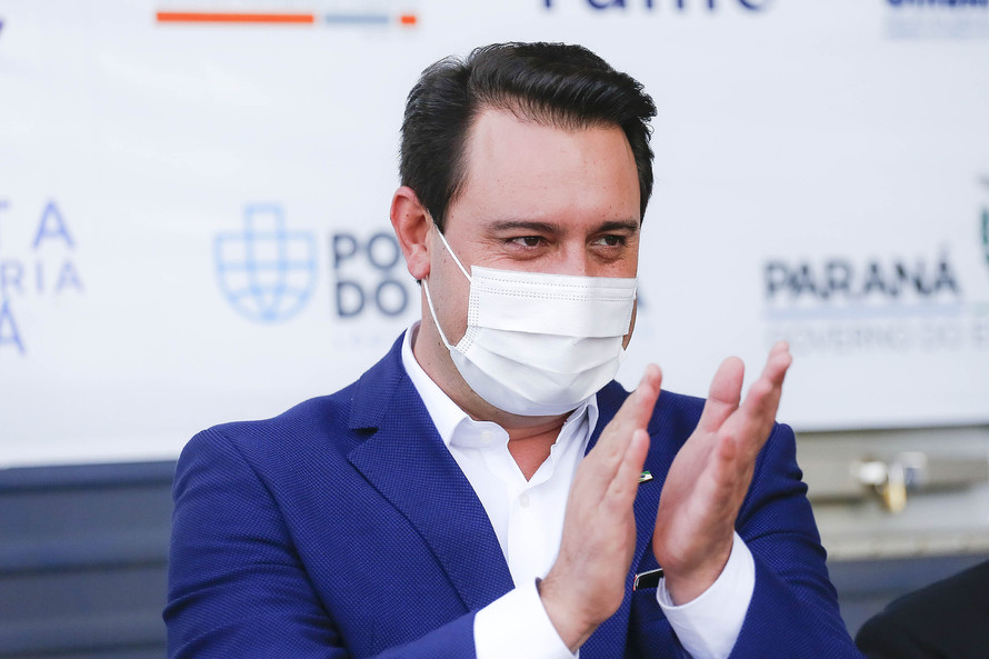 Foram arrecadadas 125 toneladas de alimentos, parte deles entregue nesta quarta-feira (31) ao governador Carlos Massa Ratinho Junior para posterior distribuição às famílias vulneráveis.  Doações fazem parta da campanha Cesta Solidária.