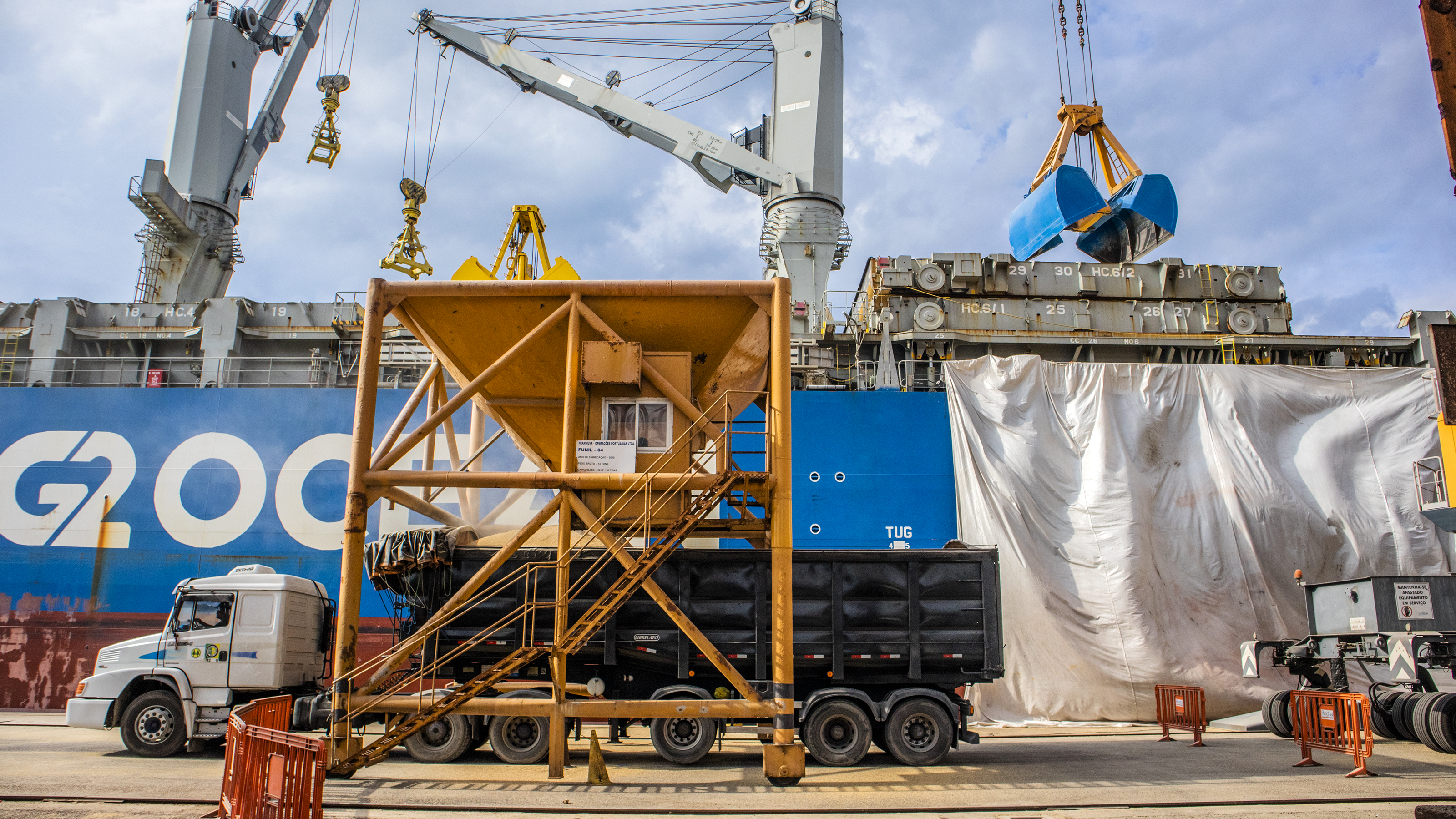 Com altas significativas na descarga de produtos dos segmentos de carga geral e granéis sólidos, os terminais de Paranaguá e Antonina movimentaram 18.262.189 toneladas, de janeiro a abril.