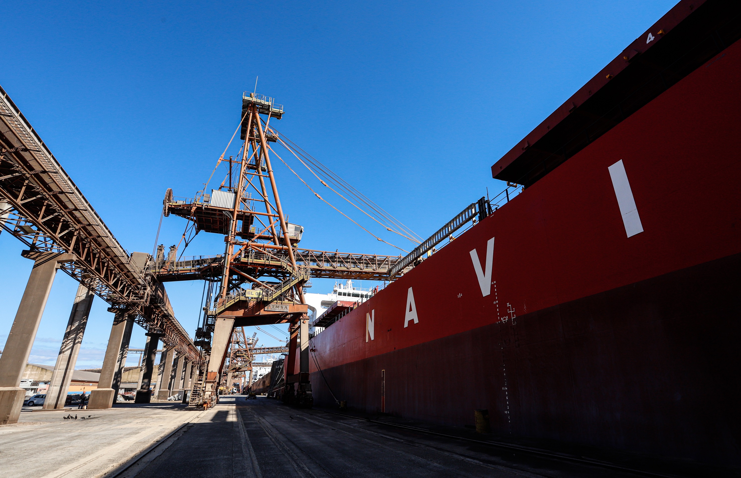 A alta foi observada tanto na importação quanto na exportação mensal, comenta o diretor-presidente da Portos do Paraná, Luiz Fernando Garcia. Em julho, as exportações somam 3.553.905 toneladas – 7% a mais que as 3.330.290 toneladas registradas no mesmo mês, em 2020.