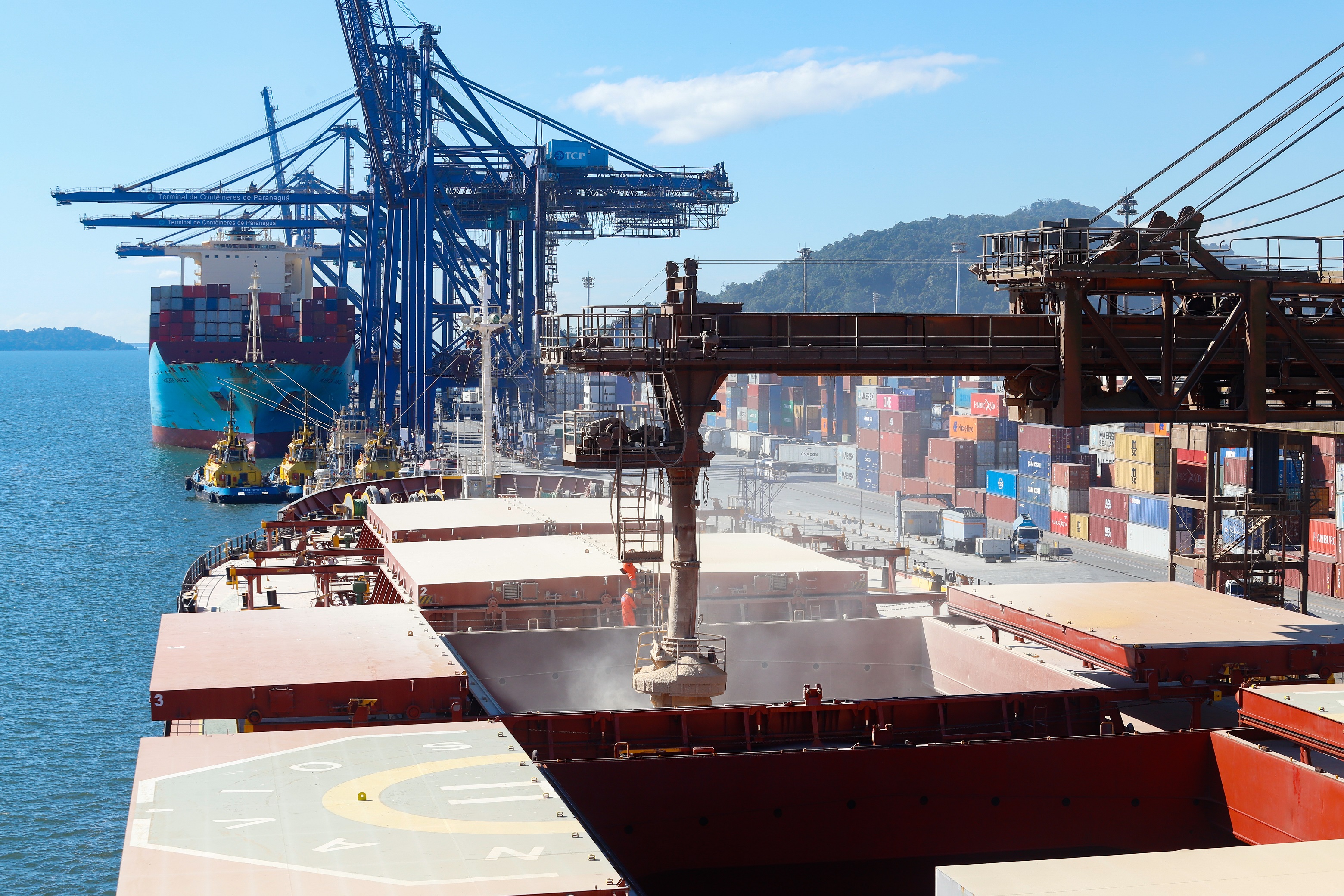 A alta foi observada tanto na importação quanto na exportação mensal, comenta o diretor-presidente da Portos do Paraná, Luiz Fernando Garcia. Em julho, as exportações somam 3.553.905 toneladas – 7% a mais que as 3.330.290 toneladas registradas no mesmo mês, em 2020.