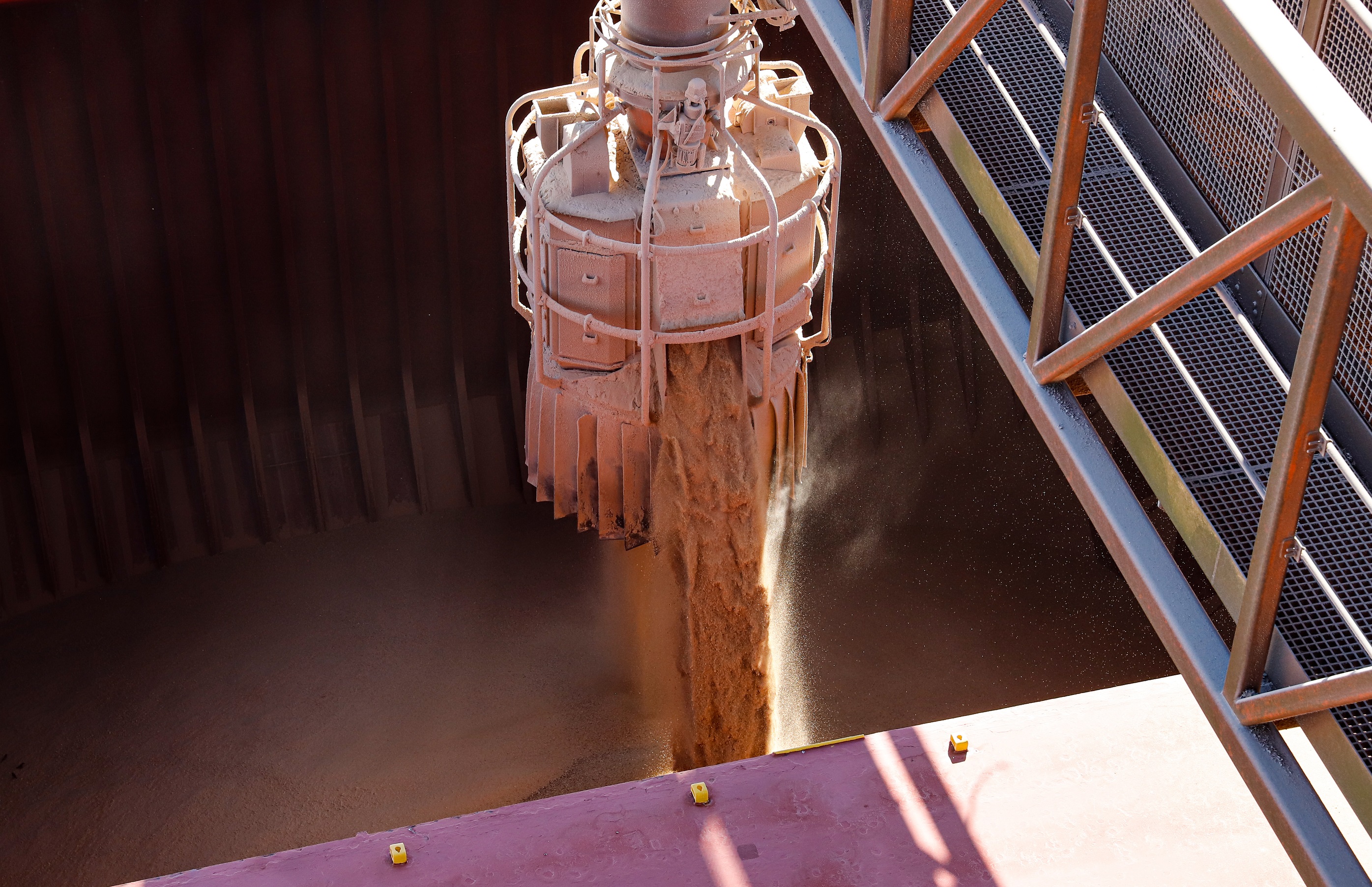 A alta foi observada tanto na importação quanto na exportação mensal, comenta o diretor-presidente da Portos do Paraná, Luiz Fernando Garcia. Em julho, as exportações somam 3.553.905 toneladas – 7% a mais que as 3.330.290 toneladas registradas no mesmo mês, em 2020.