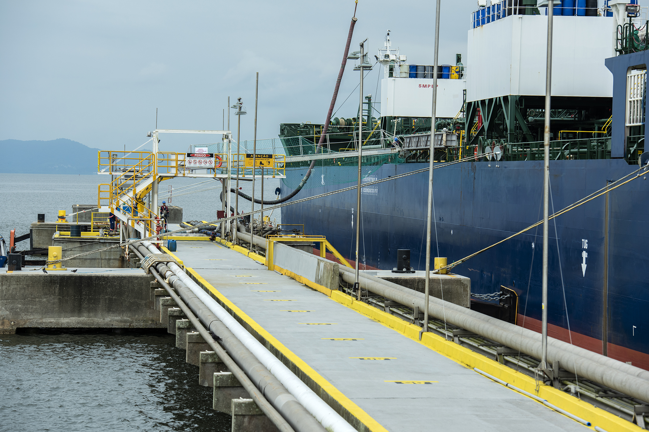 Na exportação, destaque para as altas registradas no embarque da soja, do açúcar, dos óleos vegetais, da carga geral – em especial dos contêineres – e da celulose.