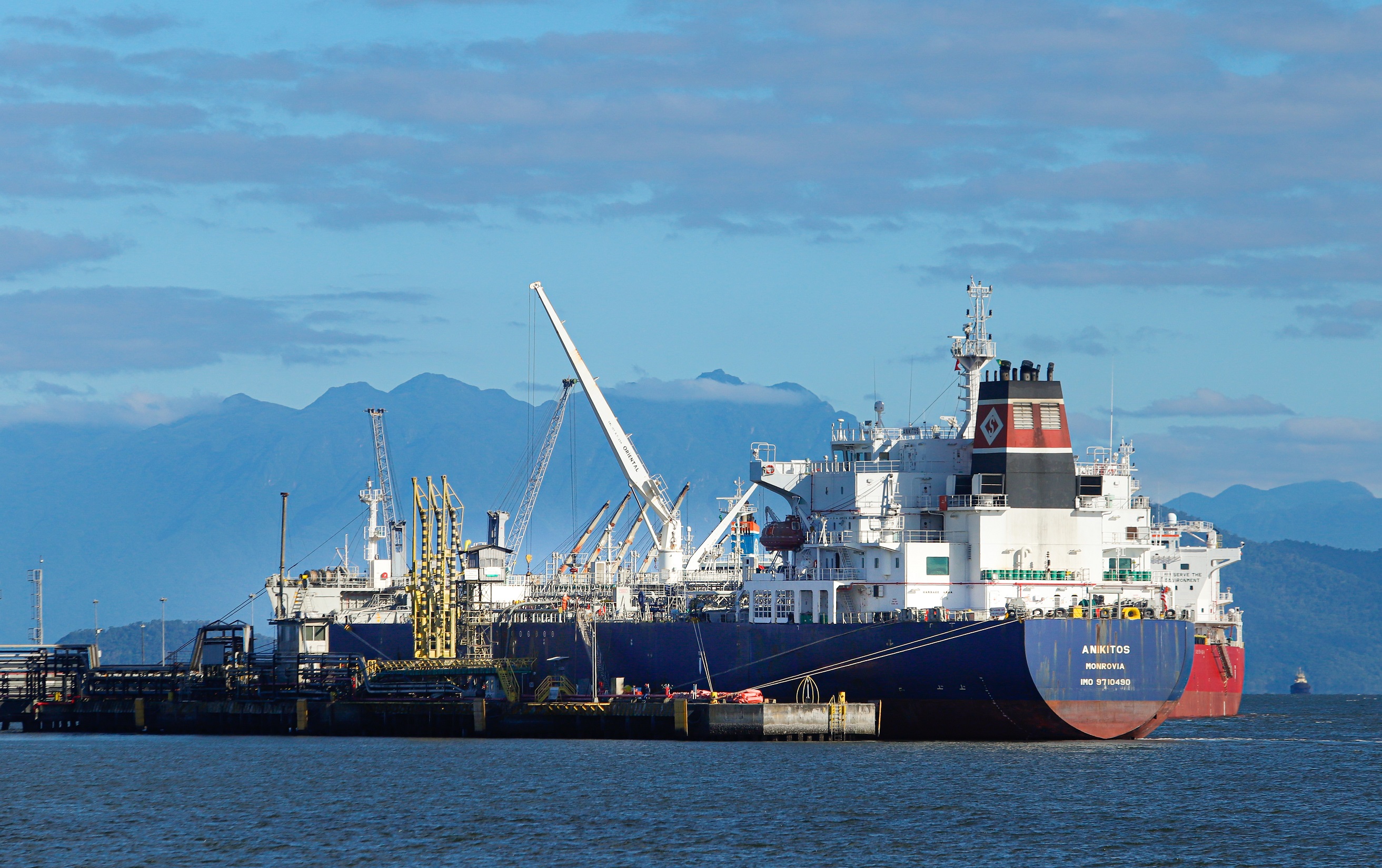 Na exportação, destaque para as altas registradas no embarque da soja, do açúcar, dos óleos vegetais, da carga geral – em especial dos contêineres – e da celulose