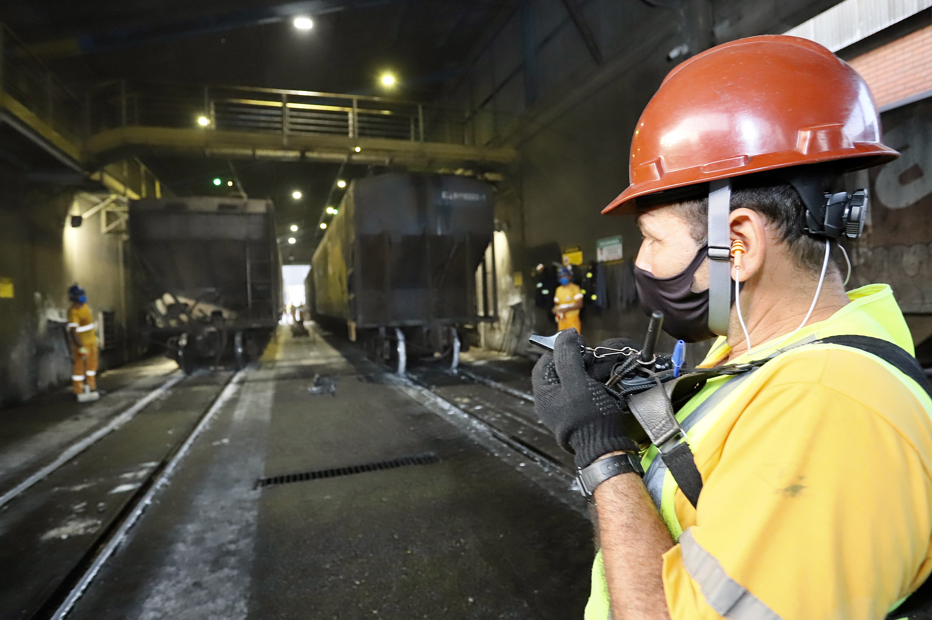 A participação do modal ferroviário no transporte dos produtos, nos sete meses deste ano, está 29,5% maior do que o mesmo período de 2020. No ano passado, das 33,3 milhões de toneladas importadas e exportadas, 14,9% (4,97 milhões de toneladas) foram transportadas em trens.