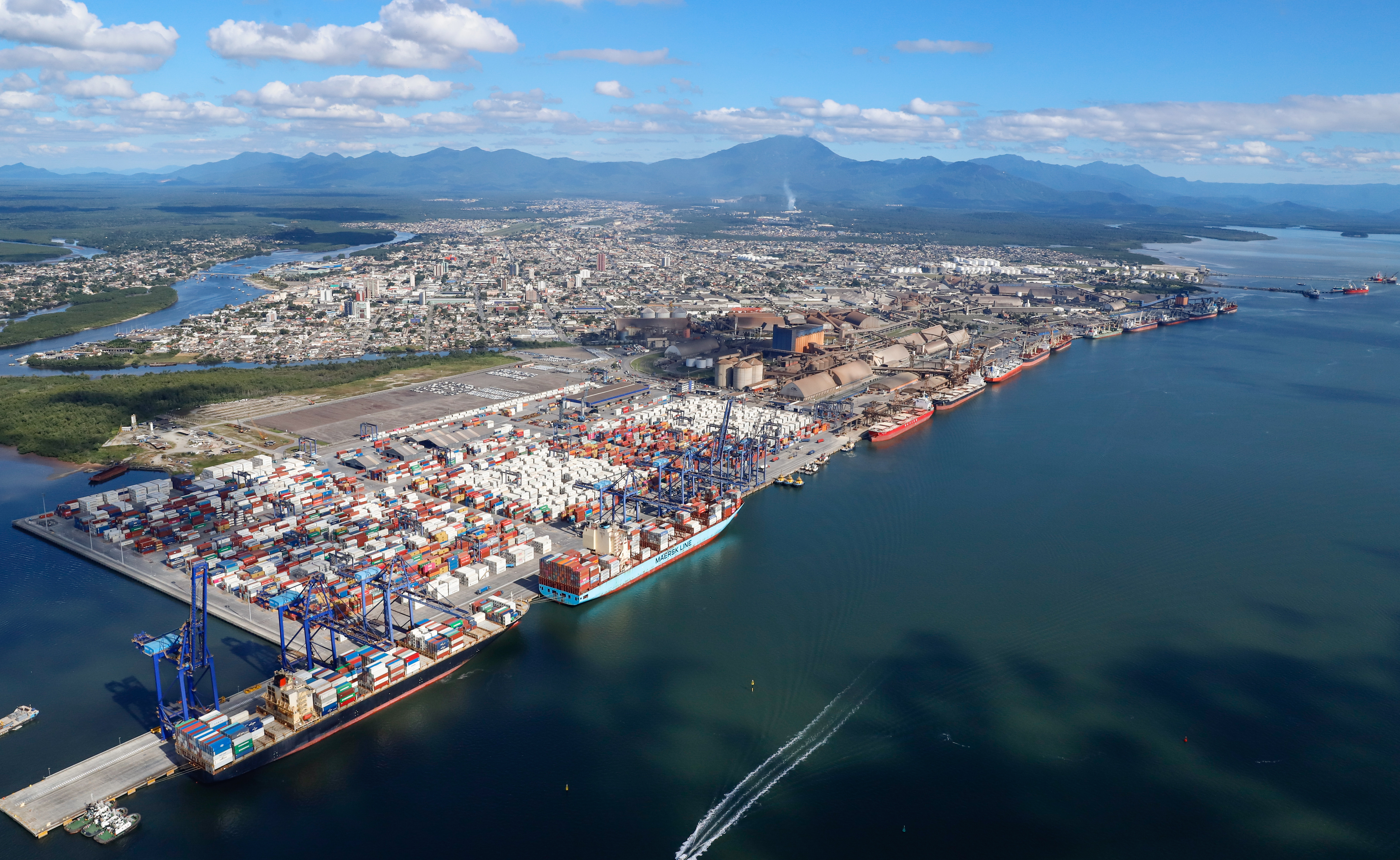 Volume de cargas movimentadas por cabotagem aumenta 38,7% nos portos do Paraná