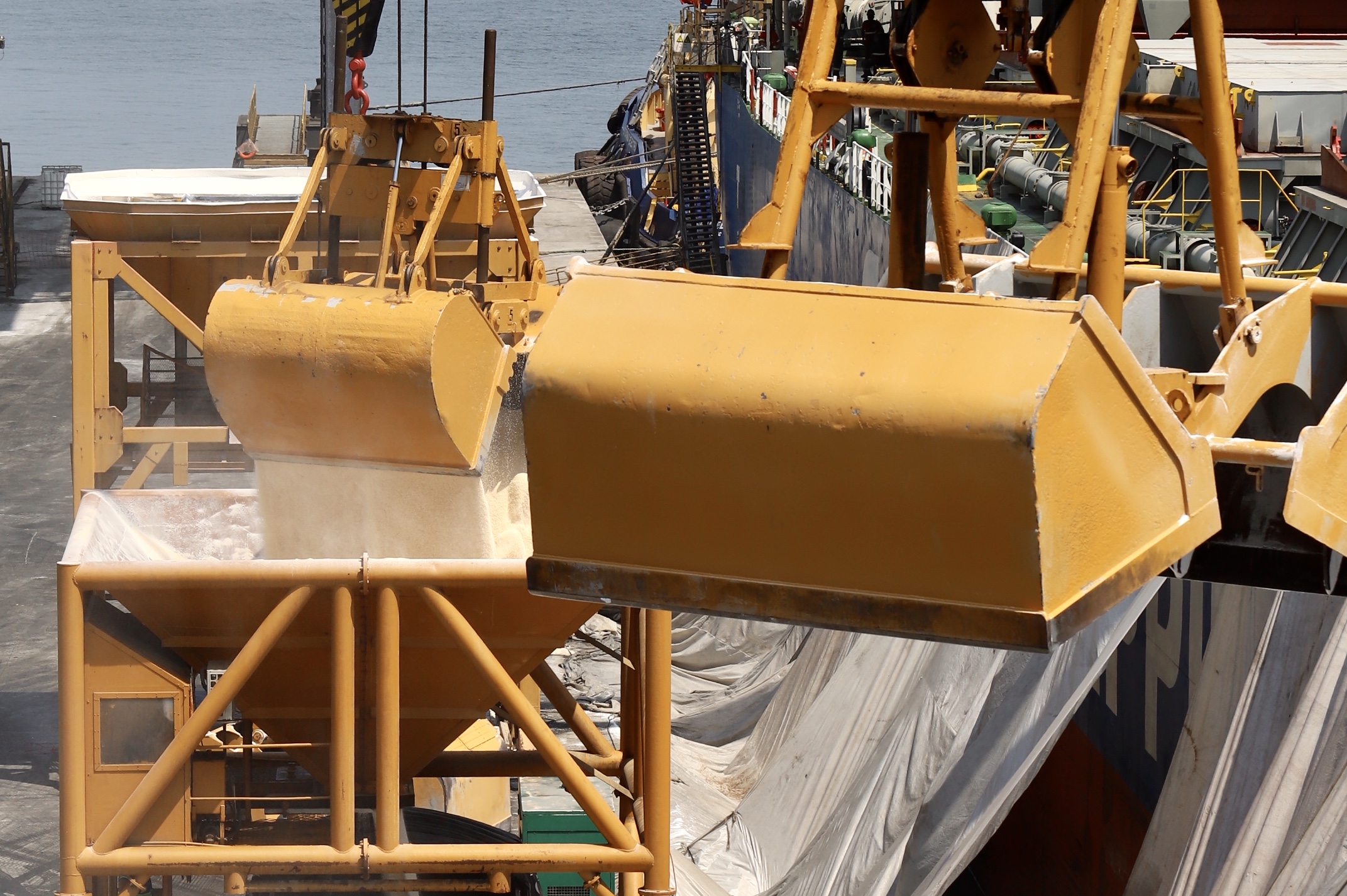 Descarga de fertilizantes segue aquecida nos Portos do Paraná, principais portas de entrada dos fertilizantes no BR