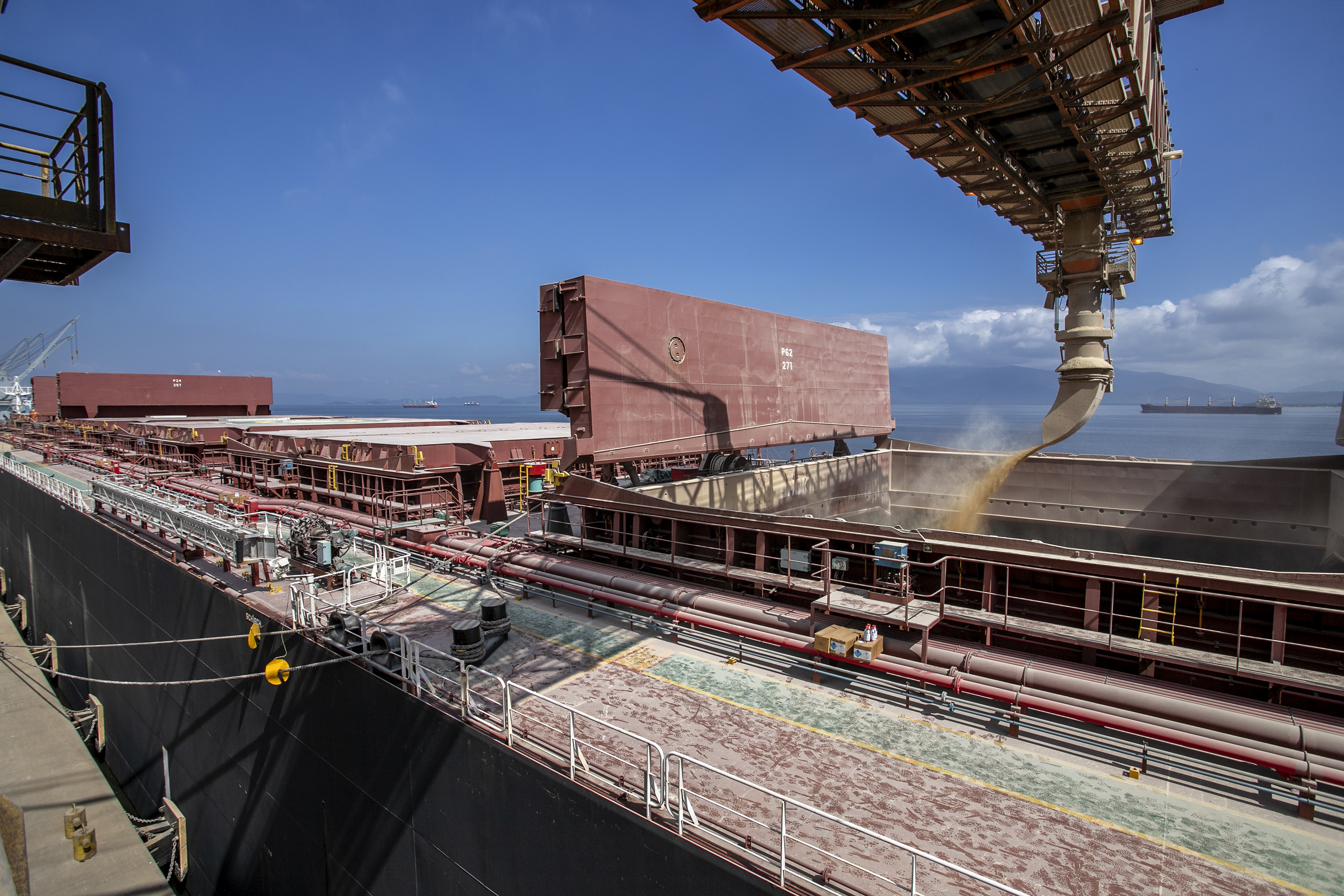 O segmento responde por quase 64% da movimentação do primeiro bimestre deste ano – com 5.893.104 toneladas. No último mês, de fevereiro, com 3.469.252 toneladas, os Granéis Sólidos somam 68,34% dos volumes movimentados, nos dois sentidos do comércio internacional.