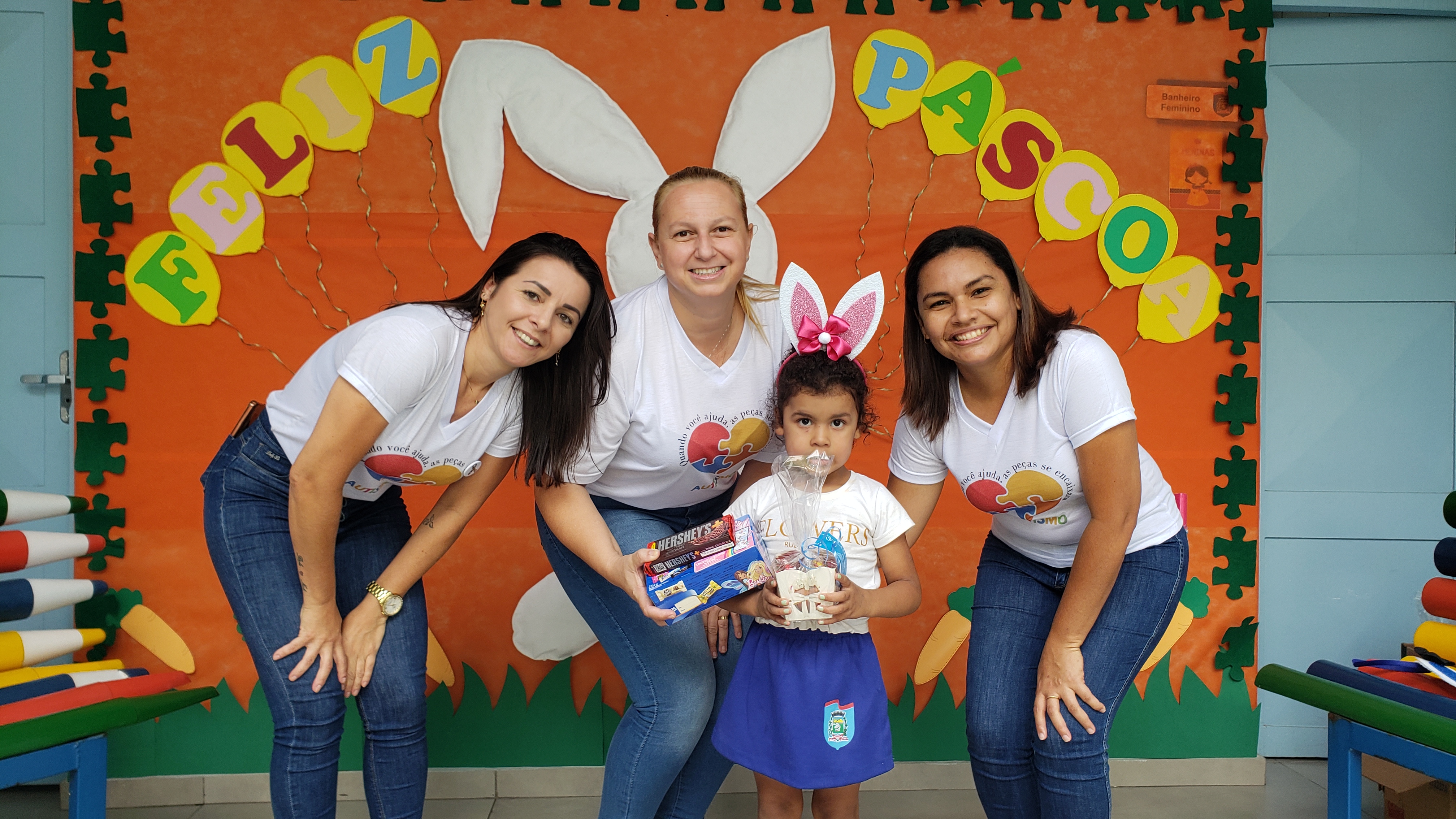 Outras quatro entidades representadas pelo Projeto Santa Ceia também foram beneficiadas com caixas de bombons. Ao todo, mais de 330 crianças foram presenteadas