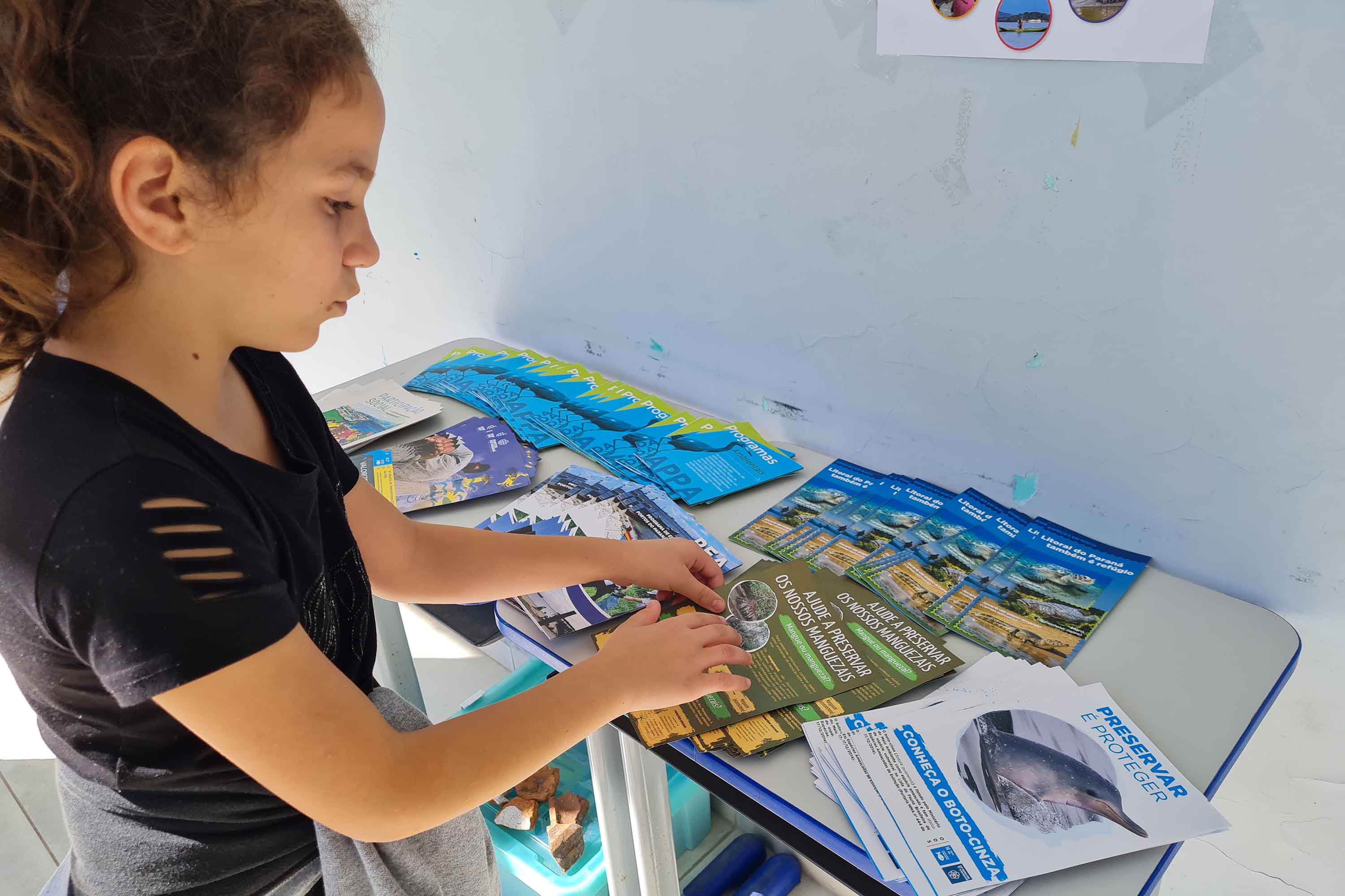 Ação pioneira aconteceu em Encantadas, na Ilha do Mel, e é alusiva à Semana Nacional do Museu. Entre os objetos expostos, estão fotos, máquinas antigas, obras de arte, artefatos artísticos, peças de navios