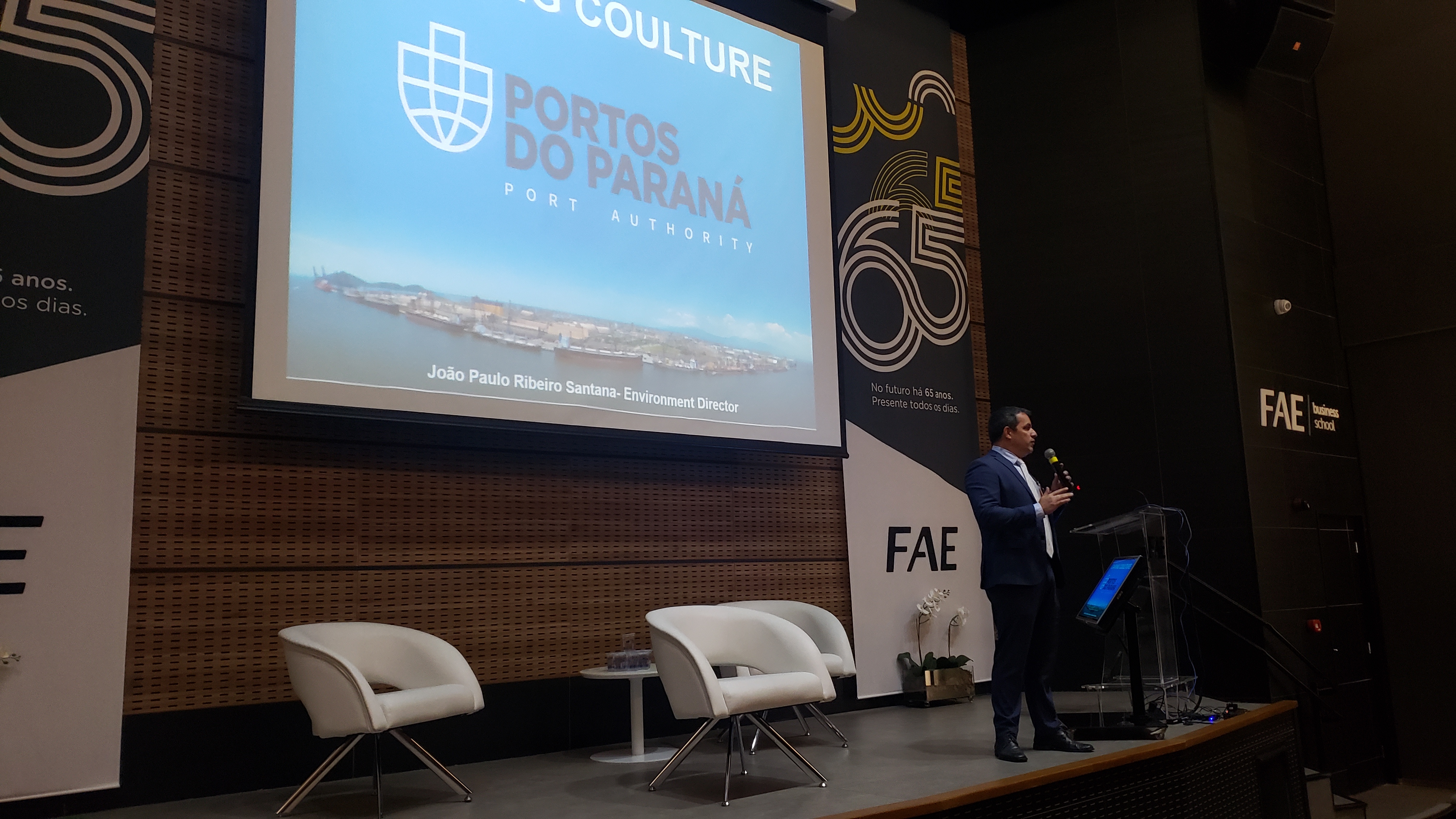 Entre os assuntos abordados, a implantação de técnicas de bioconstruções, práticas permaculturais e as compensações dos licenciamentos ambientais, que beneficiam comunidades que moram nas áreas de influência dos portos paranaenses.