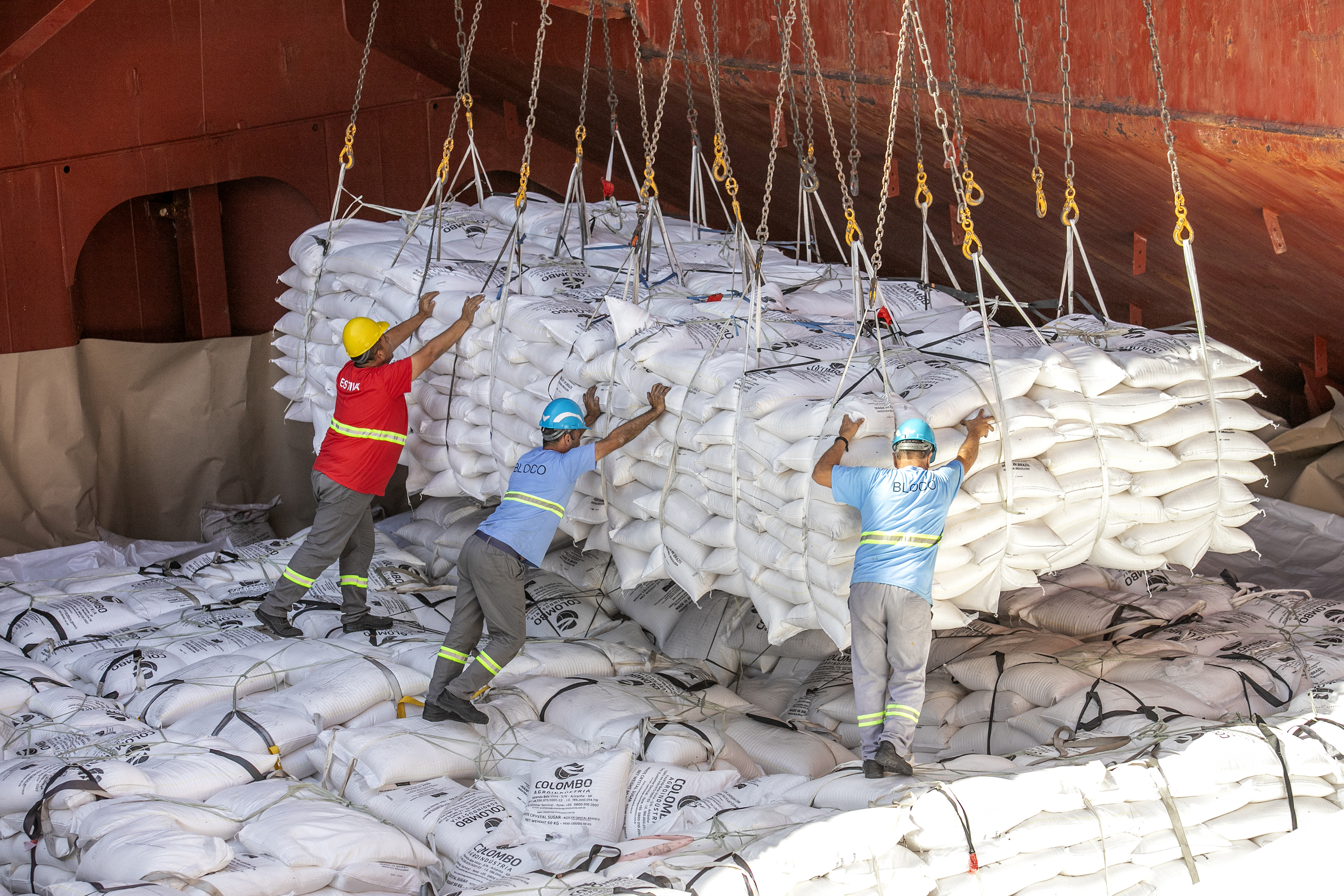 Em setembro deste ano, 543.748 toneladas de açúcar foram carregadas nos portos de Paranaguá e Antonina. Em 2021, foram 632.383 toneladas.