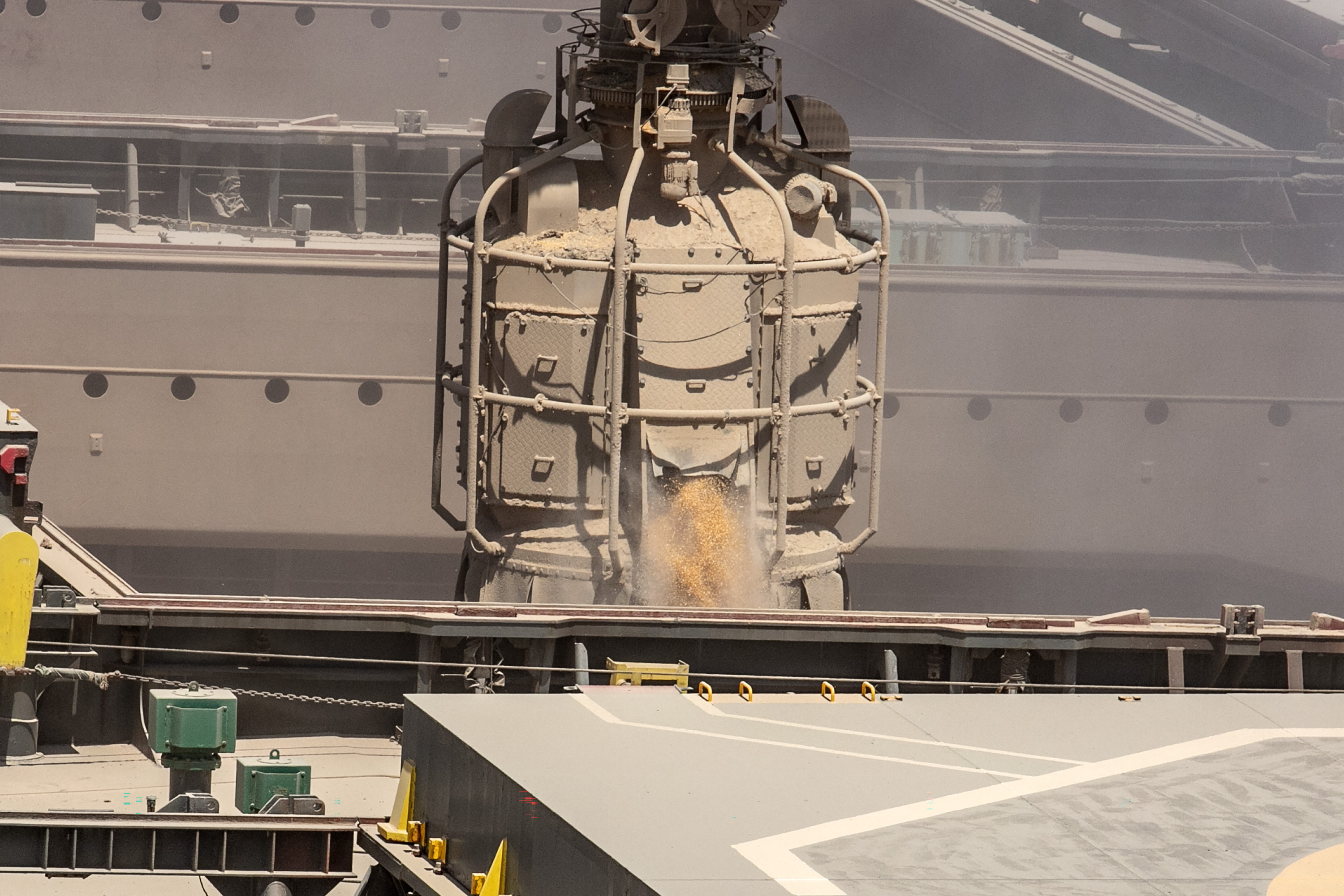 Movimentação portuária do Paraná registra alta no mês e no acumulado de outubro