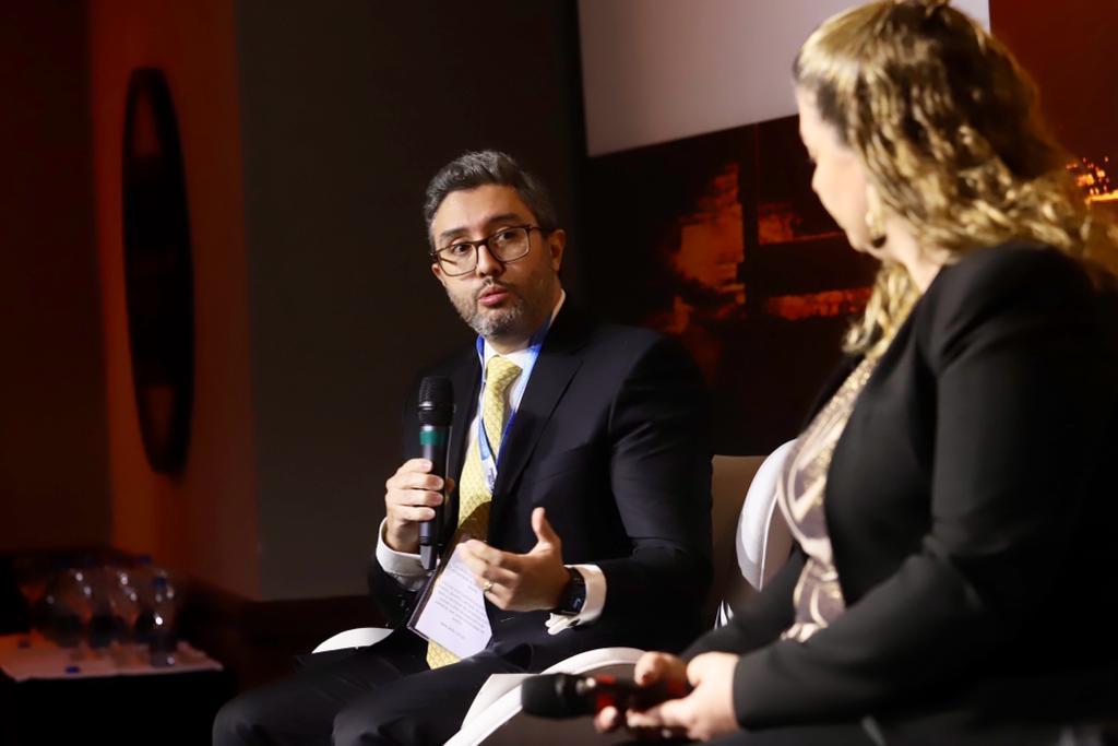 Nesta sexta-feira (25), no Hotel Bourbon, em Curitiba, o secretário nacional de Portos e Transportes Aquaviários (SNPTA), Fabrizio Pierdomenico, e o diretor-presidente da Portos do Paraná, Luiz Fernando Garcia, abriram a programação de painéis do 2º Seminário Portos Brasileiros.