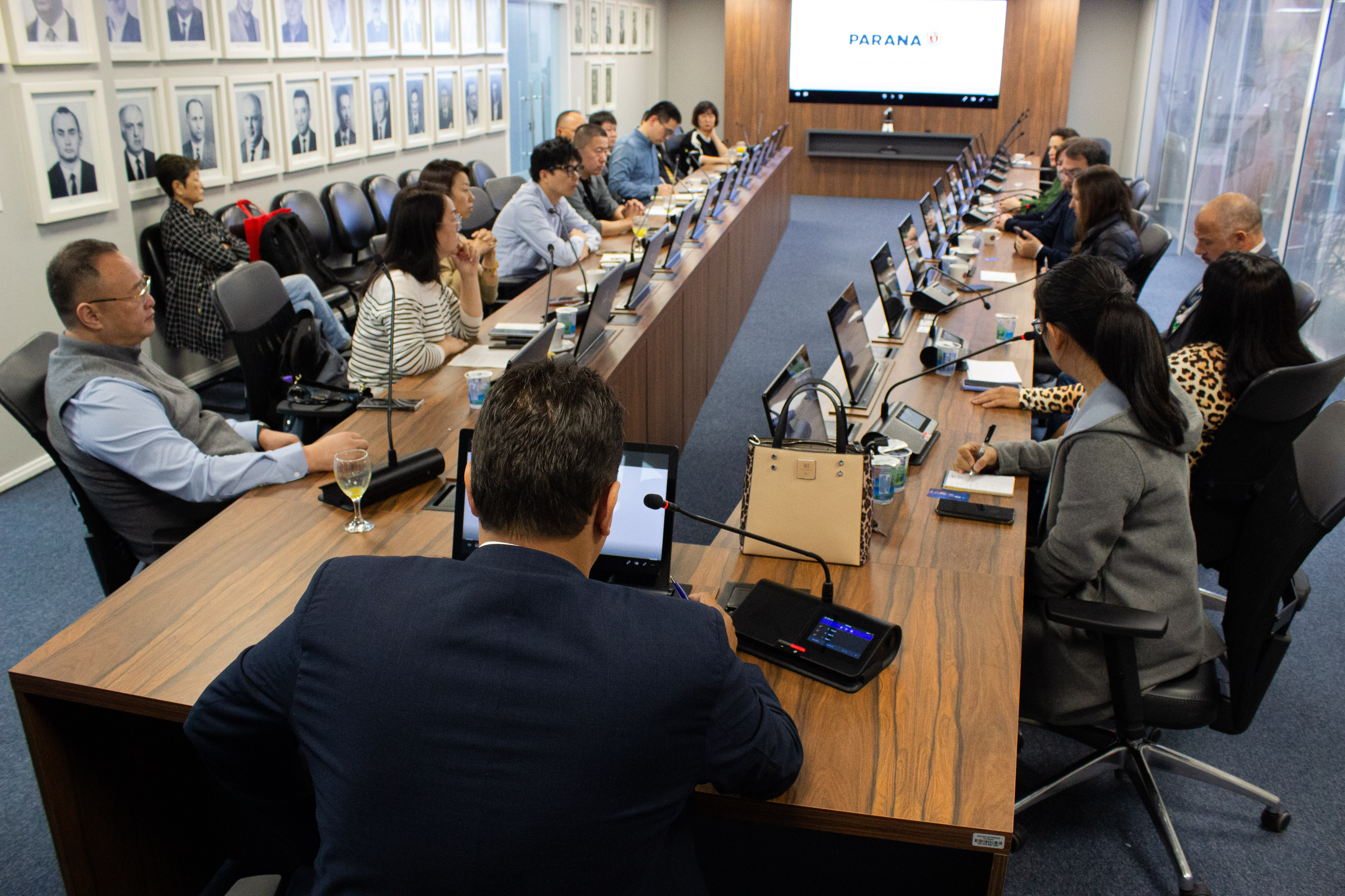 Comitiva com empresários chineses visita a Portos do Paraná