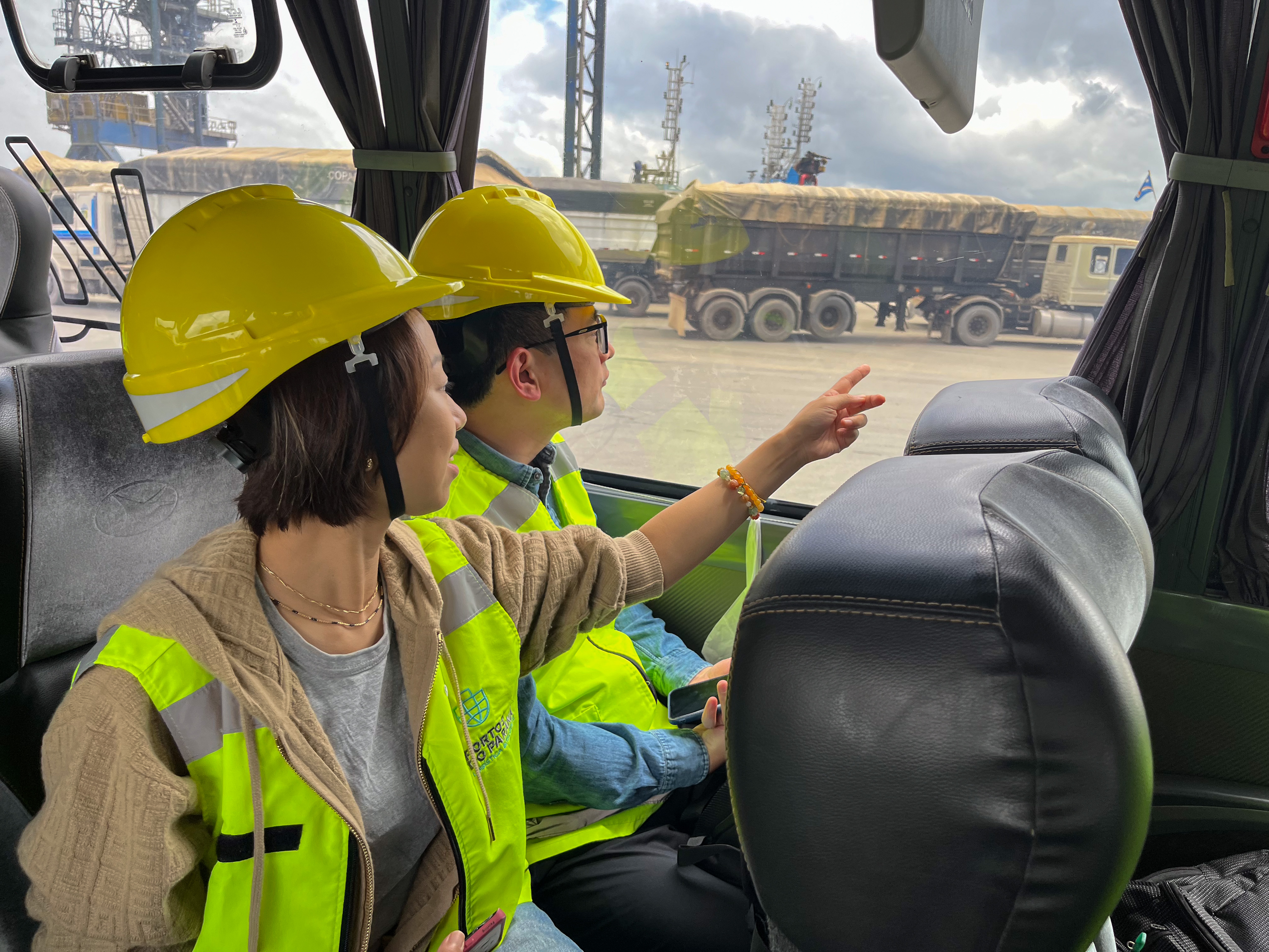 Comitiva com empresários chineses visita a Portos do Paraná