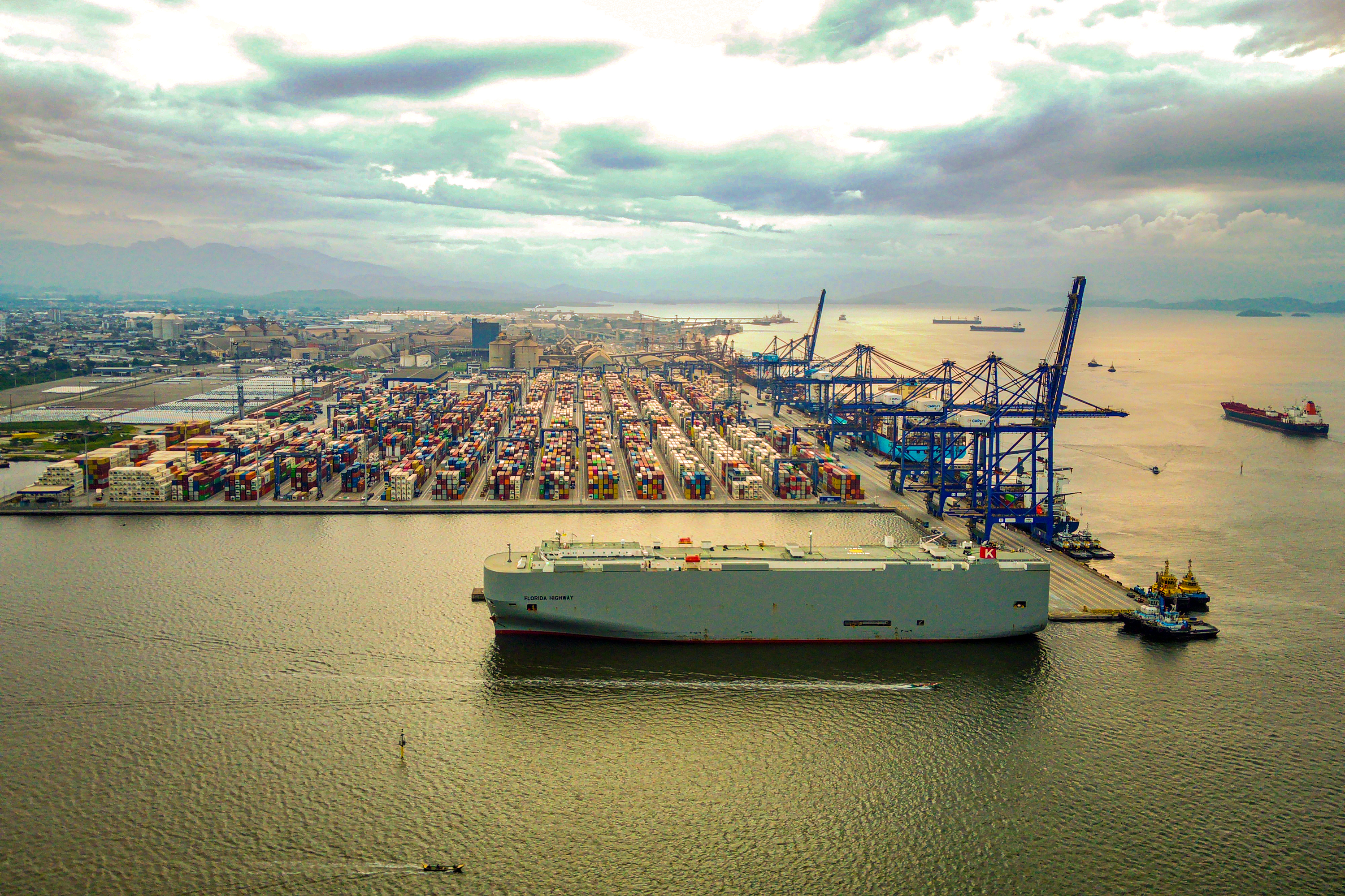 16,8 milhões de toneladas foram exportadas pelos portos do Paraná este ano
