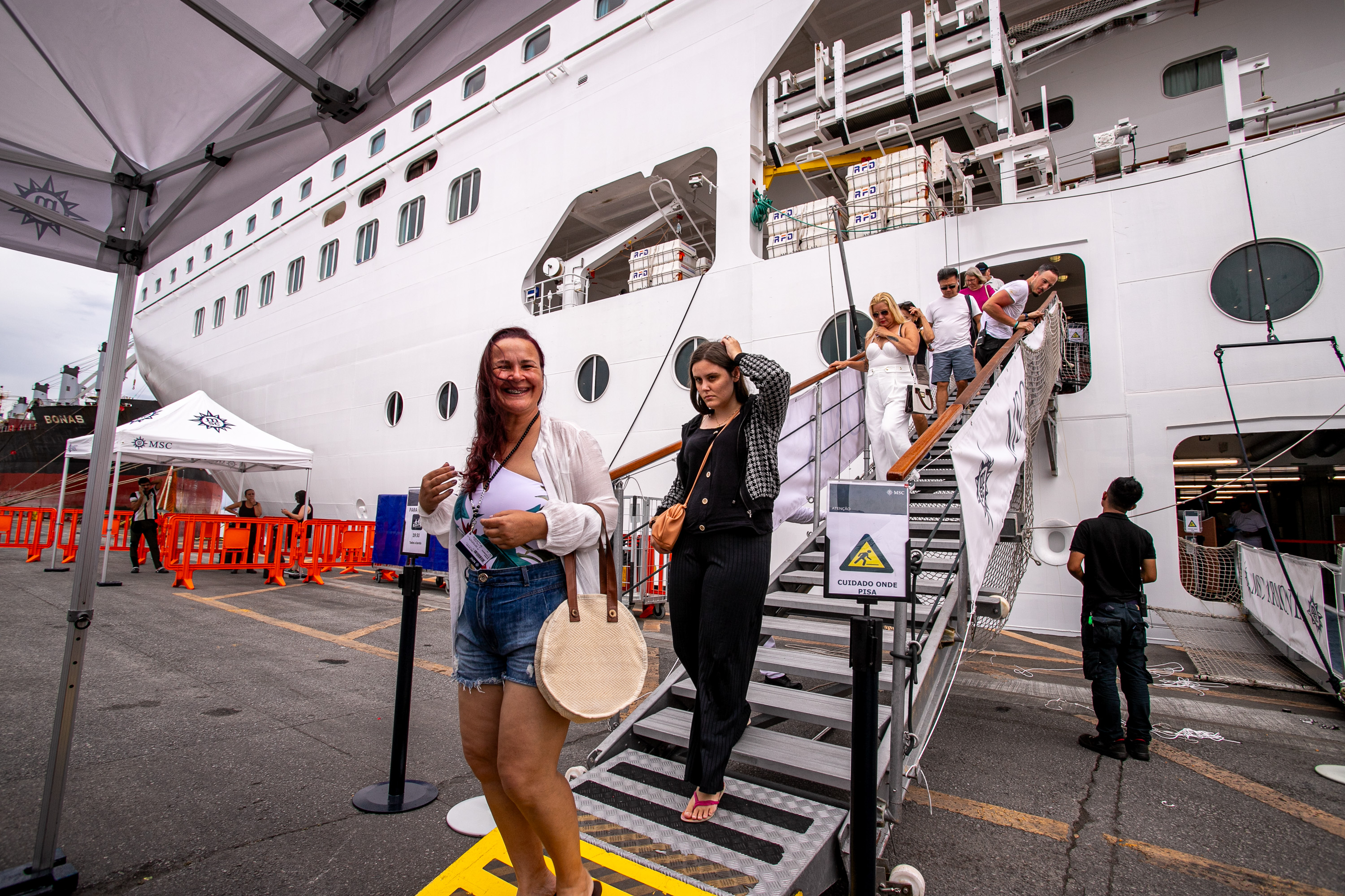 Porto de Paranaguá recebe o cruzeiro de luxo Silver Whisper pela primeira vez