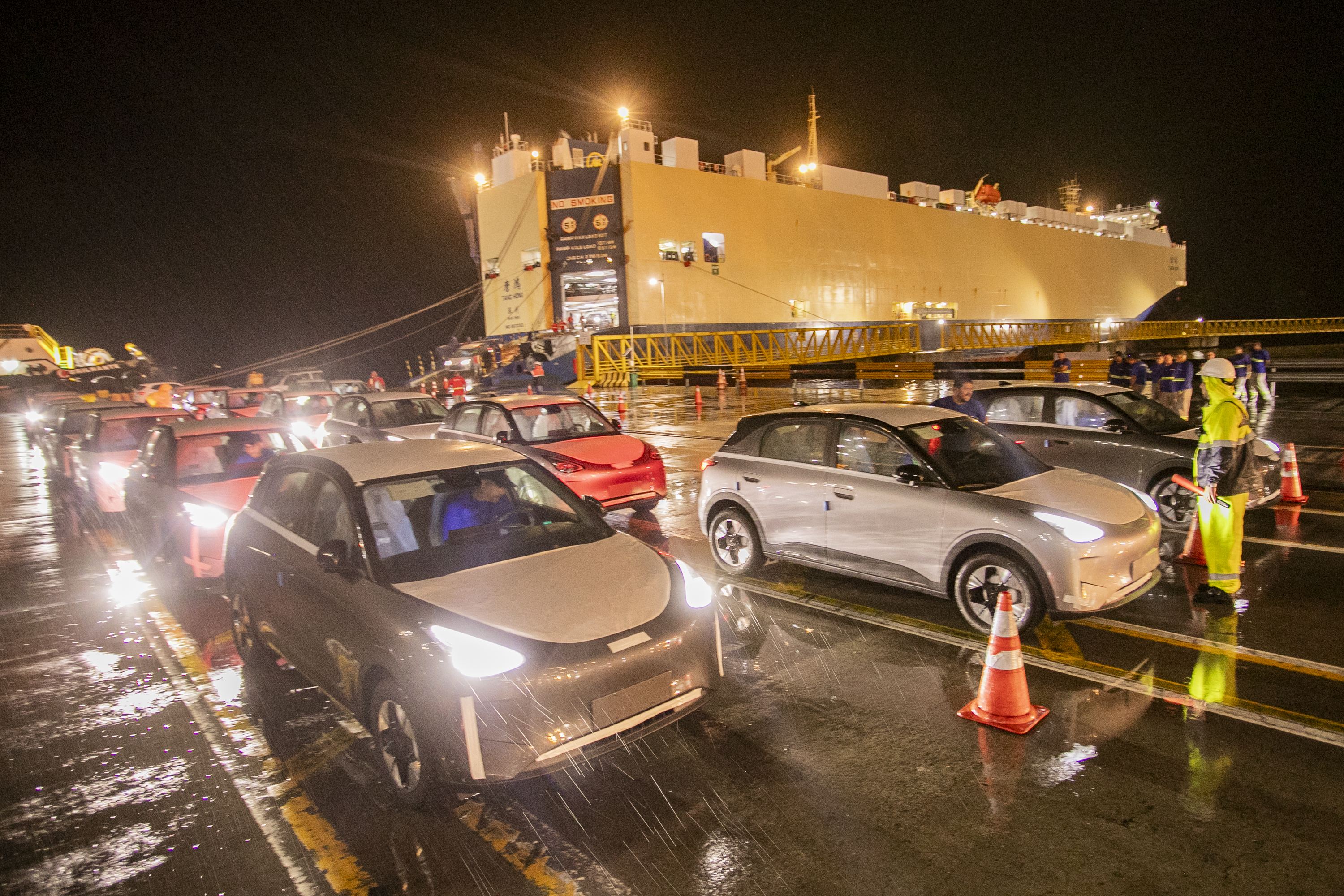 Porto de Paranaguá registra maior desembarque de veículos elétricos do Paraná
