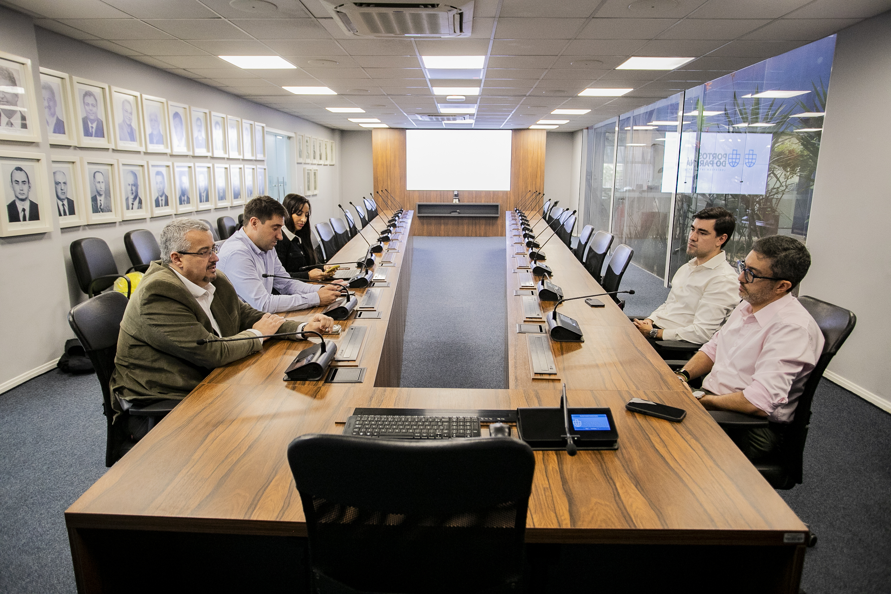 Encontro entre os presidentes e diretores das instituições, realizada no Palácio Taguaré, resultou em uma aproximação e troca de informações úteis para as empresas e os usuários
