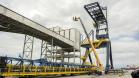 Estão em fase de montagem os equipamentos que vão compor o novo berço 201, com início das operações previsto para o primeiro semestre de 2020. O futuro Corredor de Exportação Oeste vai interligar cinco terminais de granéis e movimentar 6 milhões de toneladas de grãos por ano. 