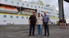 O navio de cruzeiros MS Hamburg está atracado no Porto de Paranaguá, onde permanece até as 19h. A parada turística, que traz 411 passageiros e tripulantes, movimenta o Litoral e a capital do Estado. 