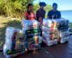 O Governo do Paraná entregou 10,5 toneladas de alimentos para pescadores, ribeirinhos e caiçaras que vivem em nove comunidades do Litoral do Estado. O esforço atendeu 15 famílias da Ilha da Cotinga, 90 em São Miguel, 28 na Ponta do Ubá, 50 na Eufrasina, 25 na Europinha, 45 na Ilha do Teixeira, 125 na praia de Encantadas (Ilha do Mel), 50 em Piaçaguera e 100 no Amparo.