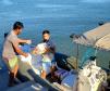 O Governo do Paraná entregou 10,5 toneladas de alimentos para pescadores, ribeirinhos e caiçaras que vivem em nove comunidades do Litoral do Estado. O esforço atendeu 15 famílias da Ilha da Cotinga, 90 em São Miguel, 28 na Ponta do Ubá, 50 na Eufrasina, 25 na Europinha, 45 na Ilha do Teixeira, 125 na praia de Encantadas (Ilha do Mel), 50 em Piaçaguera e 100 no Amparo.