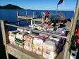 O Governo do Paraná entregou 10,5 toneladas de alimentos para pescadores, ribeirinhos e caiçaras que vivem em nove comunidades do Litoral do Estado. O esforço atendeu 15 famílias da Ilha da Cotinga, 90 em São Miguel, 28 na Ponta do Ubá, 50 na Eufrasina, 25 na Europinha, 45 na Ilha do Teixeira, 125 na praia de Encantadas (Ilha do Mel), 50 em Piaçaguera e 100 no Amparo.