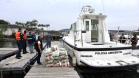 O Governo do Paraná entregou 10,5 toneladas de alimentos para pescadores, ribeirinhos e caiçaras que vivem em nove comunidades do Litoral do Estado. O esforço atendeu 15 famílias da Ilha da Cotinga, 90 em São Miguel, 28 na Ponta do Ubá, 50 na Eufrasina, 25 na Europinha, 45 na Ilha do Teixeira, 125 na praia de Encantadas (Ilha do Mel), 50 em Piaçaguera e 100 no Amparo.