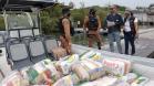 O Governo do Paraná entregou 10,5 toneladas de alimentos para pescadores, ribeirinhos e caiçaras que vivem em nove comunidades do Litoral do Estado. O esforço atendeu 15 famílias da Ilha da Cotinga, 90 em São Miguel, 28 na Ponta do Ubá, 50 na Eufrasina, 25 na Europinha, 45 na Ilha do Teixeira, 125 na praia de Encantadas (Ilha do Mel), 50 em Piaçaguera e 100 no Amparo.