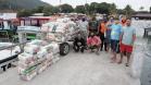 O Governo do Paraná entregou 10,5 toneladas de alimentos para pescadores, ribeirinhos e caiçaras que vivem em nove comunidades do Litoral do Estado. O esforço atendeu 15 famílias da Ilha da Cotinga, 90 em São Miguel, 28 na Ponta do Ubá, 50 na Eufrasina, 25 na Europinha, 45 na Ilha do Teixeira, 125 na praia de Encantadas (Ilha do Mel), 50 em Piaçaguera e 100 no Amparo.