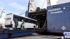 Pela primeira vez, um navio tipo RO-RO (Roll-on/roll-off) foi afretado exclusivamente para carregar um lote completo de ônibus no Porto de Paranaguá. Esta semana, o Ulusoy 5 levou 130 veículos de transporte de passageiros para Luanda, na Angola. Essa quantidade de ônibus embarcada, em uma única operação, também é novidade no porto paranaense.