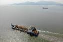 Os portos de Paranaguá e Antonina começaram o mês de outubro com o maior número de equipamentos de dragagem operando de forma simultânea no Brasil. Com investimento público de R$ 403 milhões, a dragagem retira sedimentos que se acumulam no fundo do mar e é fundamental para a segurança da navegação.