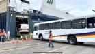 São 155 ônibus em uma única operação. Veículos de transporte coletivo serão levados para os portos de Boma, no Congo, e Luanda, em Angola. A operação é feita no cais público, pela empresa Marcon. 