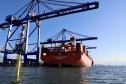Empresa pública finaliza nesta semana a implantação de boias articuladas de sinalização náutica no Canal do Surdinho, acesso alternativo ao Porto de Paranaguá.