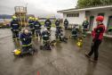 Turma com integrantes da Unidade Administrativa de Segurança Portuária participou de 40 horas de curso de combate a incêndios e primeiros socorros para atuação no Porto de Paranaguá.