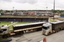 RODOVIA - Apesar de 83,8% da movimentação de janeiro ainda ser embarcada ou desembarcada de caminhões – o equivalente a 3.483.843 toneladas – a participação do modal rodoviário caiu quase 5%.