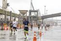 Na manhã deste domingo (16), apesar da chuva, a movimentação foi intensa não de carga, mas de pessoas, no cais do Porto de Paranaguá. Uma prova inédita, a primeira Corrida do Porto reuniu mais de mil atletas, em quatro diferentes modalidades.