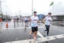 Na manhã deste domingo (16), apesar da chuva, a movimentação foi intensa não de carga, mas de pessoas, no cais do Porto de Paranaguá. Uma prova inédita, a primeira Corrida do Porto reuniu mais de mil atletas, em quatro diferentes modalidades.
