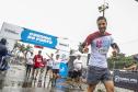 Na manhã deste domingo (16), apesar da chuva, a movimentação foi intensa não de carga, mas de pessoas, no cais do Porto de Paranaguá. Uma prova inédita, a primeira Corrida do Porto reuniu mais de mil atletas, em quatro diferentes modalidades.