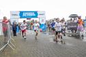 Na manhã deste domingo (16), apesar da chuva, a movimentação foi intensa não de carga, mas de pessoas, no cais do Porto de Paranaguá. Uma prova inédita, a primeira Corrida do Porto reuniu mais de mil atletas, em quatro diferentes modalidades.