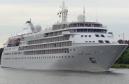 Navio da operadora Silversea Cruises traz a bordo 224 passageiros americanos, britânicos, belgas e alemães. Um grupo segue para Curitiba para descer a Serra do Mar de trem. Outros dois se dividem entre Morretes e Paranaguá.