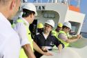 Governador conhece o primeiro navio sustentável do mundo, que está no Paraná