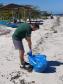 Portos do Paraná ajuda a retirar 220 quilos de resíduos de praia da Ilha do Mel