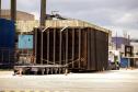 Porto de Paranaguá embarca peça de autoclave com 15 metros de comprimento