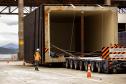 Porto de Paranaguá embarca peça de autoclave com 15 metros de comprimento