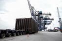 Porto de Paranaguá embarca peça de autoclave com 15 metros de comprimento